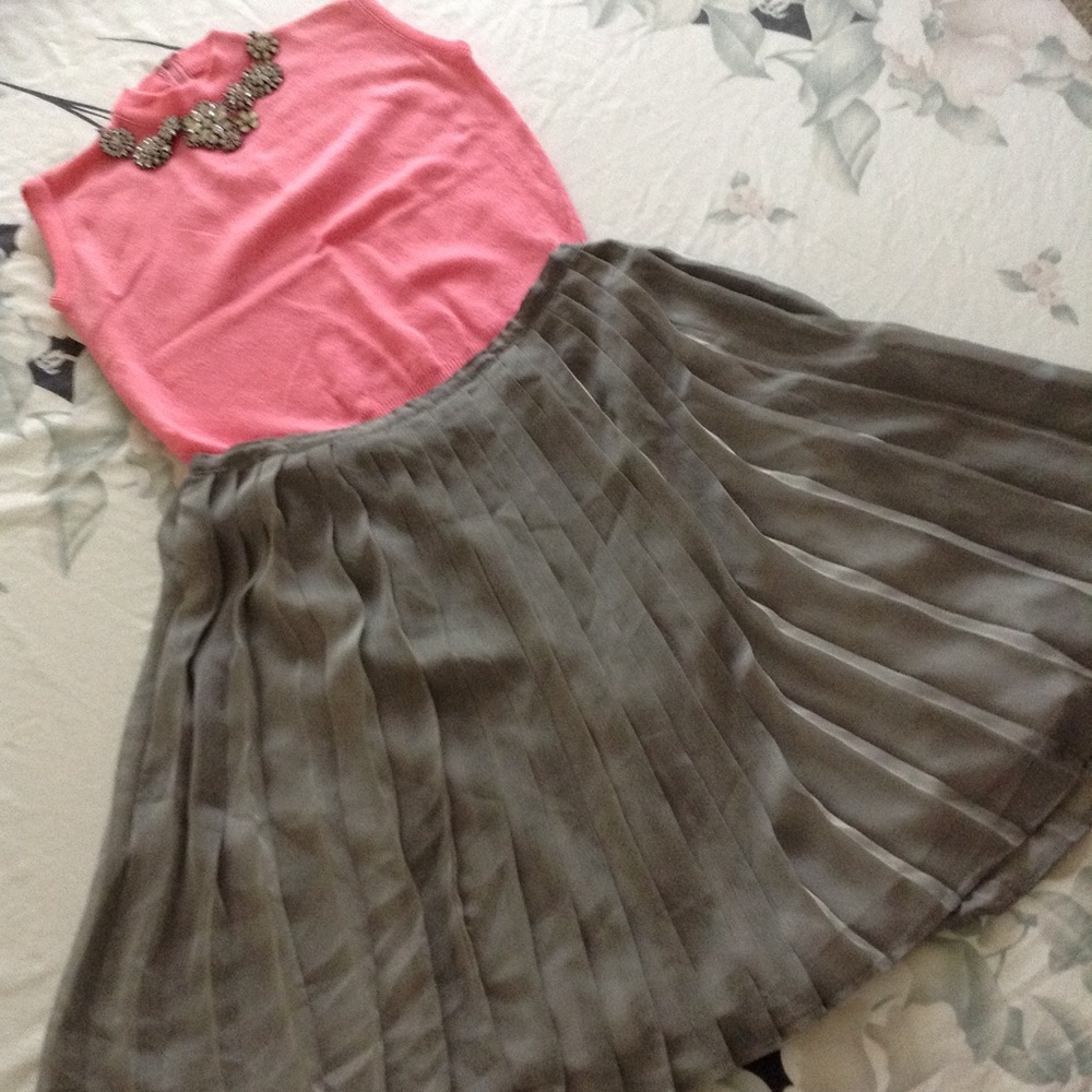 NY & CO GRAY PLEATED SKIRT 12 NWOT